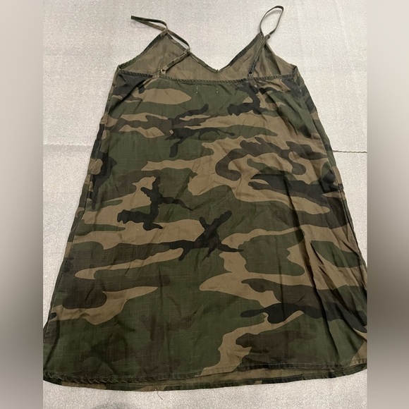 ❤️2/$30❤️[M]TNA WMN Yirrell Dress Green Camouflage Strap V-Neck Slip Mini - Picture 3 of 7
